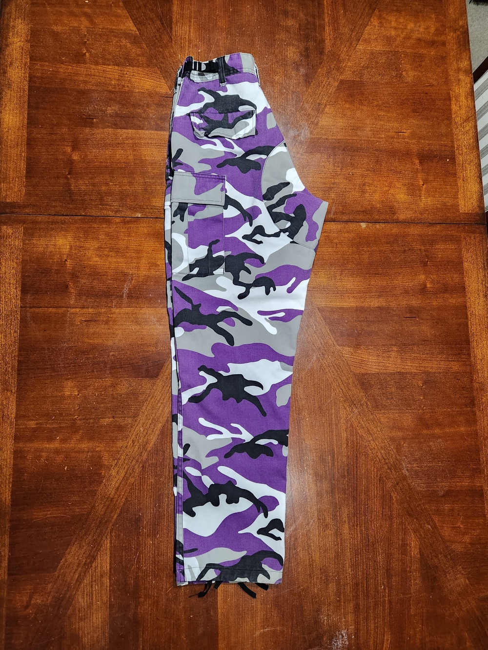 Purple Camo Cargo Pants for Men - Stylish Utility Bottoms Size 27×31